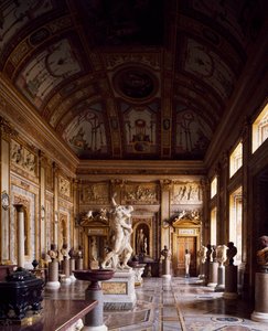 Kejsarrummet med våldtäkten av Proserpina i centrum av Gian Lorenzo Bernini, Galleria Borghese, Rom, Italien av Gian Lorenzo Bernini