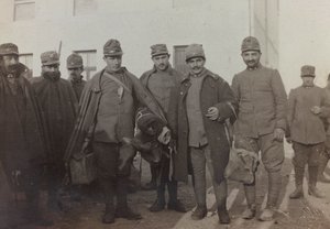 Album "Pictures of War II": Italienska soldater i Gradisca Sagrado, Gorizia, Italien (s/v foto)
