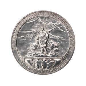 Kungliga Geografiska Sällskapets medalj: Scotts Antarktisexpedition 1902-1904, ca 1904 (silver) av Gilbert Bayes