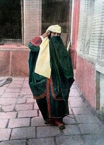 Persisk kvinna i traditionell dräkt, c1890.