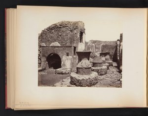 Ruinerna av ett bageri i Pompeji Casa di fornai Pompei (titel på objekt)