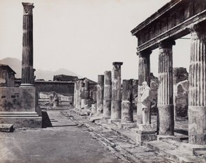 Östra pelargången av Venus Pompeiianas tempel i Pompeji av Giorgio Sommer