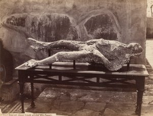 Mänskliga fotspår, Pompeji [Human Cast, Pompeii] av Giorgio Sommer