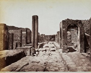 Strukturella ruiner längs Strada di Stabia, vid den arkeologiska platsen Pompeji av Giorgio Sommer