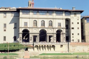 Fasad av Uffizigalleriet på Arno av Giorgio Vasari