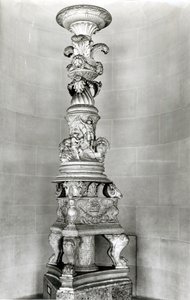 Kandelabrar designade av Piranesi på basis av romerska antika föremål för hans egen grav (marmor)
