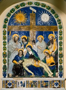 The Deposition (Pieta)” Jesus Kristus och Jungfru Maria omgiven av Sankt Johannes och Sankta Maria Magdalena före korset med inskriptionen INRI (I.N.R.I.) Högreliefkeramik av Giovanni della Robbia (1469-1529) 1525 Dim. 287x210 cm Santuario della V