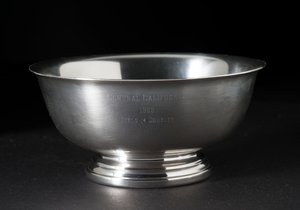 Silver bowl tennis trofé överlämnas till Sally Ride, 1965.