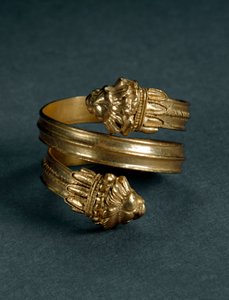 Art of Great Greece: guldring med lejonprotomer. Slutet av 4:e-början 3:e århundradet f.Kr. från Taranto, Italien. Taranto, Museo Archeologico Nazionale av Greek
