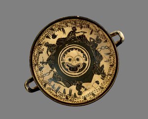 Attisk bägare med svart figur dekorerad med en gorgonhuvudet tondo omgiven av sex liggande män som deltar i ett symposium, enligt Andocides-målaren, ca 500 f.Kr. (keramik) av Greek