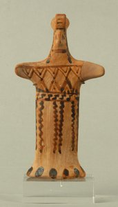 Statyett av en stående kvinnlig, boeotisk verkstad, arkaisk period (målad lera) av Greek