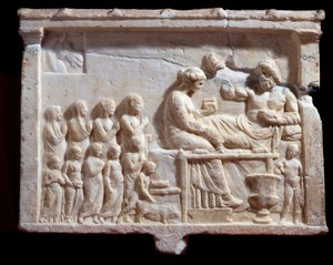 Grekisk konst: "" relief som representerar en bankettscen", 300 f.Kr. Dim 48x65x6 cm Mantua (mantua) Palazzo Ducale, Coll statuaria, inv n 6684 Italien - Grekisk civilisation: Marmorrelief som representerar bankett (48x65x6 cm), 300-talet f.Kr. - Mantua ,  av Greek