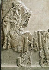Grekisk antikvitet: "" en familj som offrar till gudinnan Athena"" Låg relief. 550 f.Kr. Från Akropolis i Aten. Aten, Akropolismuseet av Greek