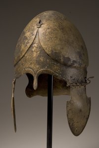 Hjälm med falsk applikation, Chalcidian, 500-400-talet f.Kr. (brons) (se även 249031 och 35)