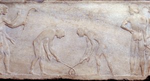 Art of Ancient Greece: Bollspel med lacrosse (principen för nuvarande hockey). Skulptur med låg relief. Atens arkeologiska museum av Greek