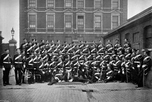 Underofficerare från 1:a livgardet vid Knightsbridge Barracks, London, 1896.