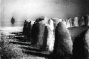 Ett mystiskt landskap med stencirklar