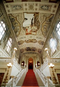 Burgtheater (hovteatern) i Wien, trappan (till vänster): Teatern i Taormina av Gustav Klimt