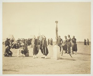 Zouaveregementets höjda flagga, Camp de Châlons, 1857. av Gustave Le Gray