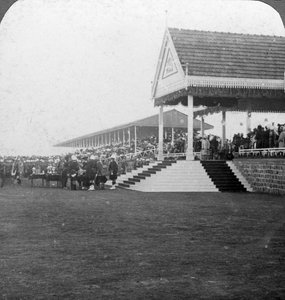 Queen Mary 1867-1953 överlämnade priser vid en militärturnering, Delhi, Indien, tidigt 1900-tal.