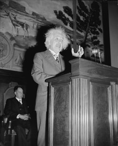 Albert Einstein talar, ca 1940 (s/v foto)