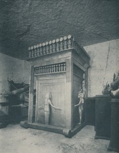 Rikt snidade Canopic Shrine glittrande med guld, c1935