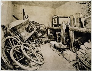 Utsikt över förkammaren till Tutankhamons grav mot söder, Konungarnas dal, november 1922 (silvertryck av gelatin)