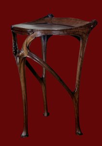 Art Nouveau: bord av päronträ tillverkat av Hector Guimard (1867-1942) 1904-1907 Paris, museum för dekorativ konst