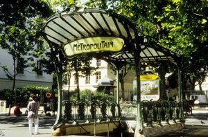 Tunnelbanestation Abbesses i Paris, Frankrike
