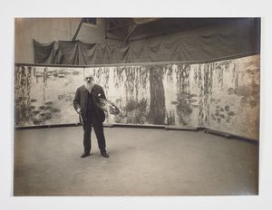 Claude Monet med sin palett framför sitt verk 