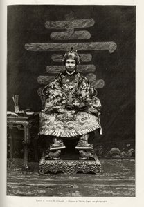 Porträtt av kung Dong Khanh (1864-1889) kejsare av Annam, i ceremoniell kostym. Gravyr av Thiriat, för att illustrera berättelsen "" Trente mois au Tonkin"" av Dr Charles Edouard Hocquard (1853-1911), 1885, i Le tour du monde, nouveau journal des voyages