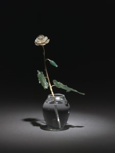 White Flower, firma Peter Carl Fabergé av Henrik Wigstrom