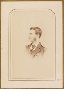 [Porträtt av en man i militäruniform] av Henry Maull and Co.