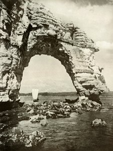 En sjösliten båge vid Matsushima, 1910. av Herbert Ponting