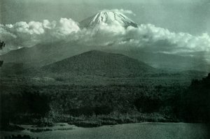 Fuji vid soluppgången 1910. av Herbert Ponting