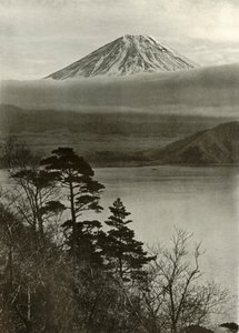 Fuji från medium nocler ryggrad, 1910. av Herbert Ponting