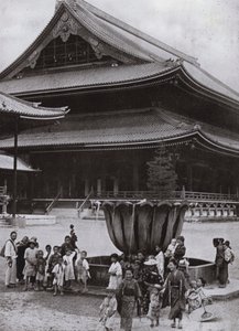Higashi Honganji mpe, Kyoto (b/w p hot) av Herbert Ponting