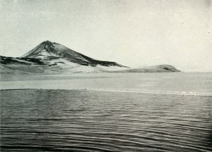 Hut Point och Observation Hill, c19101913, 1913 av Herbert Ponting