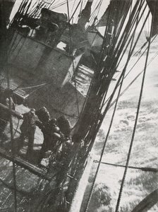 Manning the Pumps, c19101913, 1913 av Herbert Ponting
