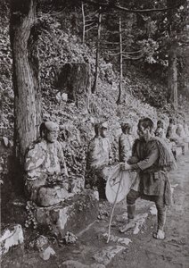 Meditation, en studie vid Gamman-ga-Fuchi, Nikko (s/v foto) av Herbert Ponting