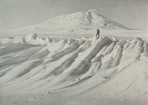 Mount Erebus över ett vattenslitet isberg, oktober 1911, 1913 av Herbert Ponting