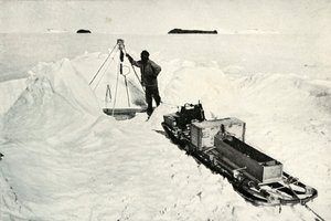 Nelson and His Gear, c1911, 1913 av Herbert Ponting