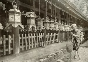 På en pilgrimsfärd till Nara, 1910. av Herbert Ponting