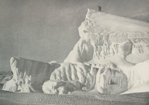 På toppen av ett isberg, c1911, 1913 av Herbert Ponting