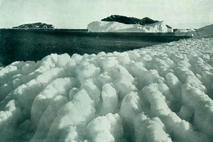 Spray Ridges of Ice After A Blizzard, c19101913, 1913. av Herbert Ponting
