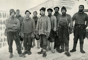 Depôt Laying och Western Parties på deras återkomst till Cape Evans, 13 april 1911, 1913. av Herbert Ponting
