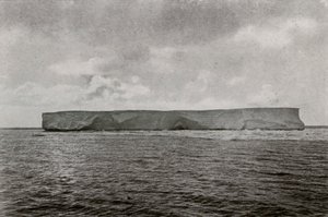 Den första isberget, c1910, 1913 av Herbert Ponting