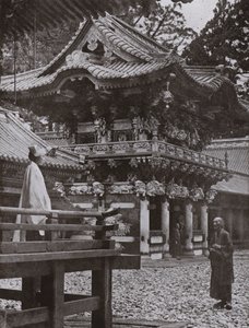 The Yomei Gate at Nikko (b/w photo) av Herbert Ponting