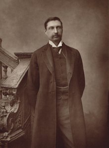 Porträtt av författaren Sir Henry Rider Haggard 1856-1925. av Herbert Rose Barraud