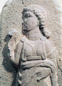 Relief föreställande en hetitisk kvinna i traditionell klädsel, från Syrien, ca 1300-1200 f.Kr.